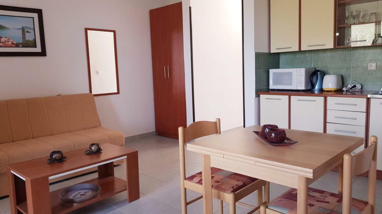 Apartmani Lazarevic Luštica Eksteriør billede