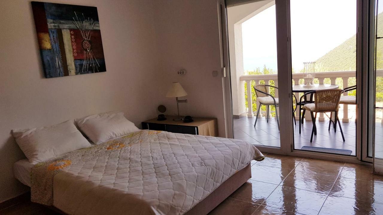 Apartmani Lazarevic Luštica Eksteriør billede